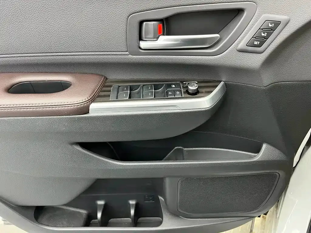 Toyota Sienna — фото 5