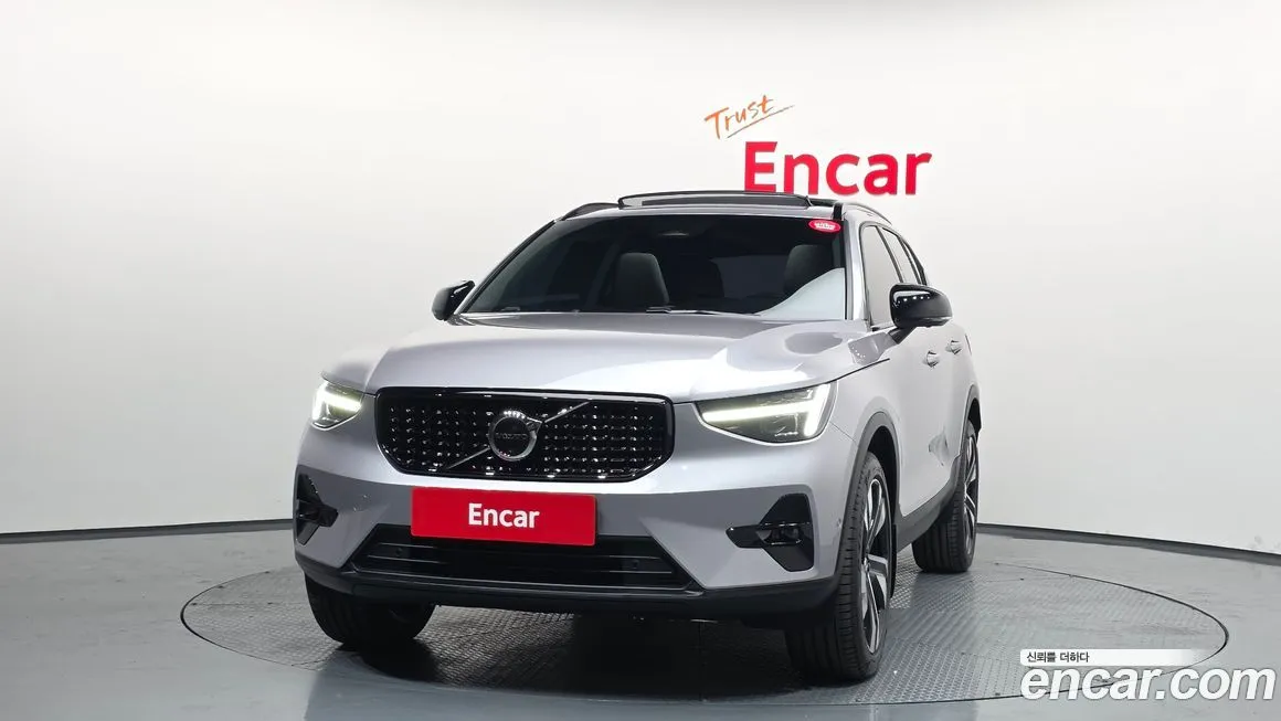 Volvo XC40 — фото 5