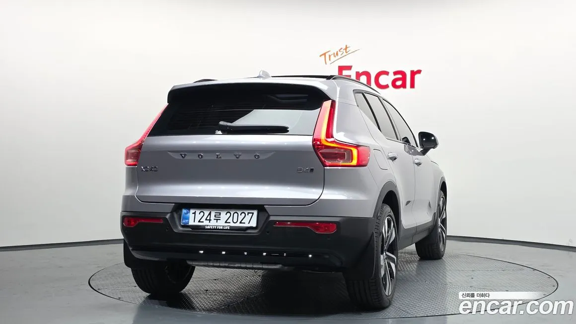 Volvo XC40 — фото 6