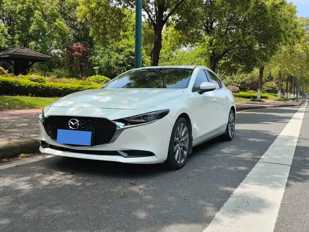 Mazda 3 Axela — фото 1