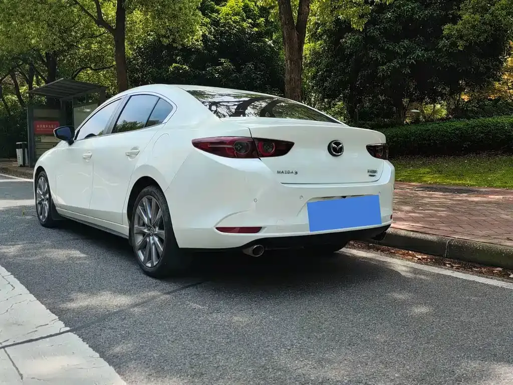 Mazda 3 Axela — фото 3
