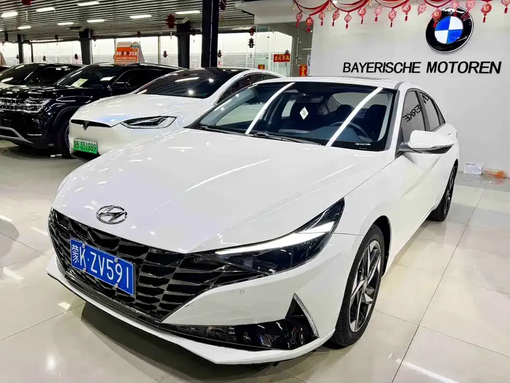 Hyundai Elantra — фото 1