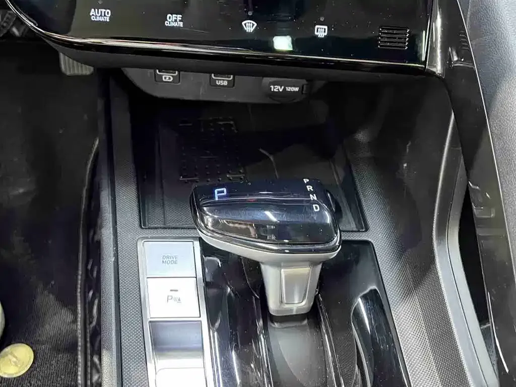 Hyundai Elantra — фото 5