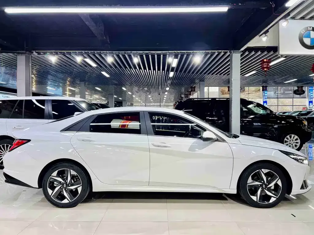 Hyundai Elantra — фото 9