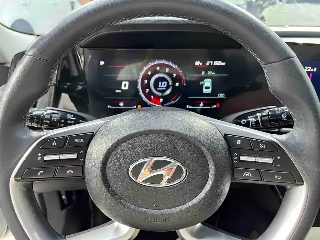 Hyundai Elantra — фото 7