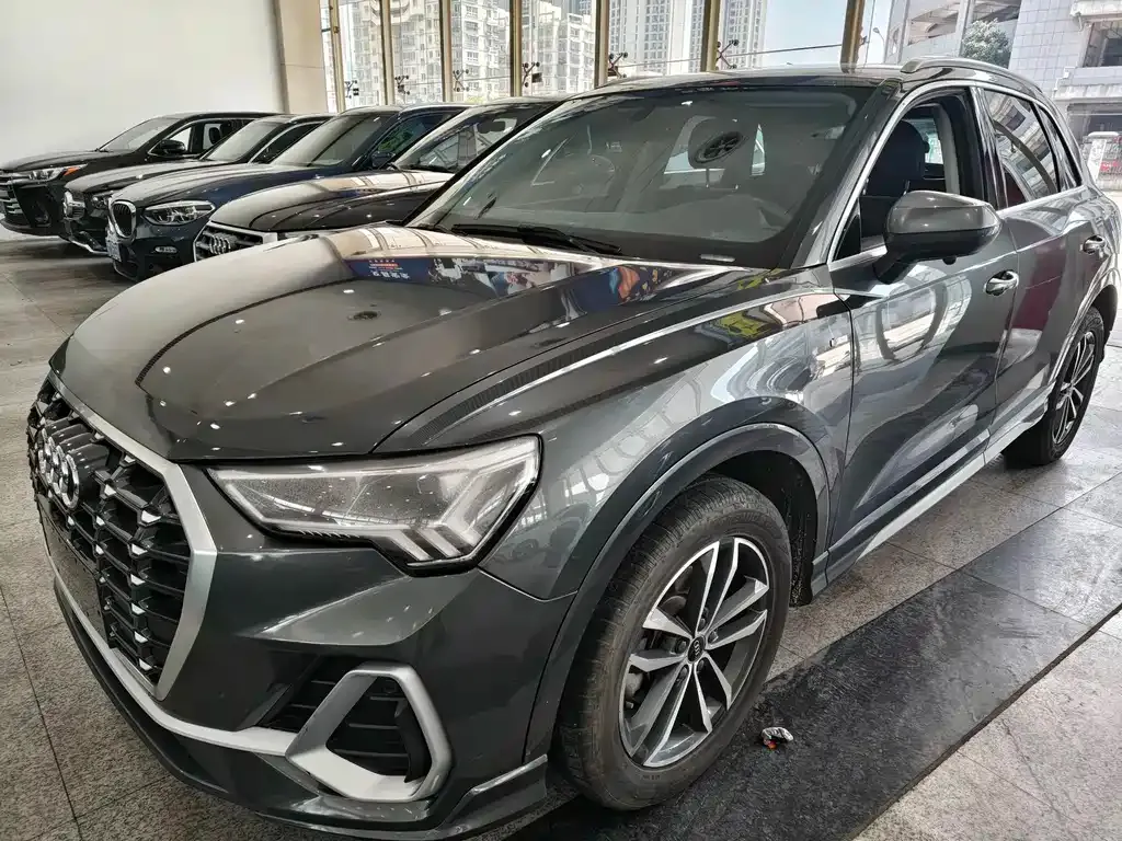 Audi Q3 — фото 1