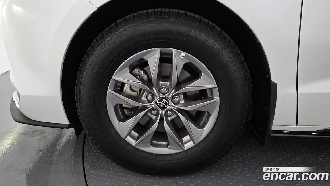 Toyota Sienna — фото 3