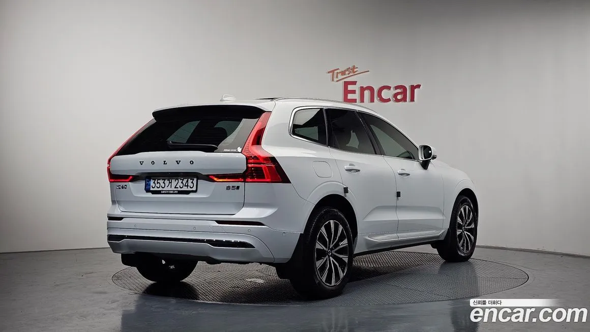Volvo XC60 — фото 9