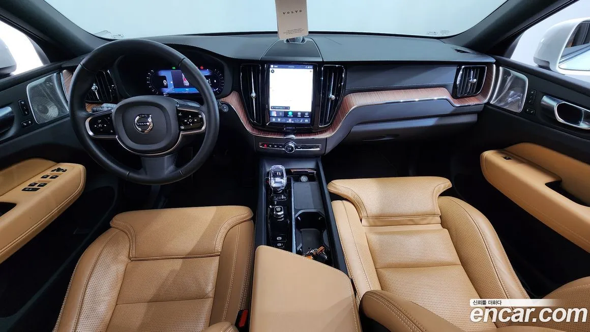 Volvo XC60 — фото 10