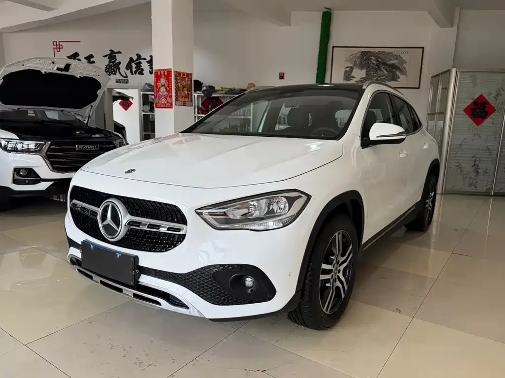 Mercedes-Benz GLA — фото 1