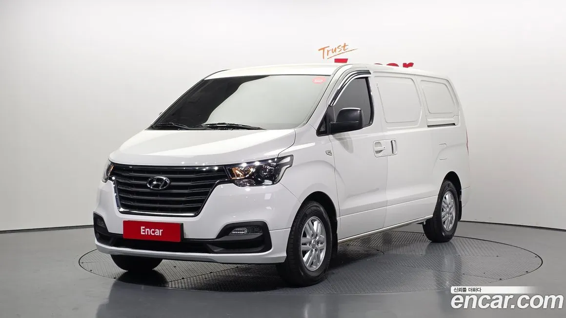 Hyundai Starex — фото 1