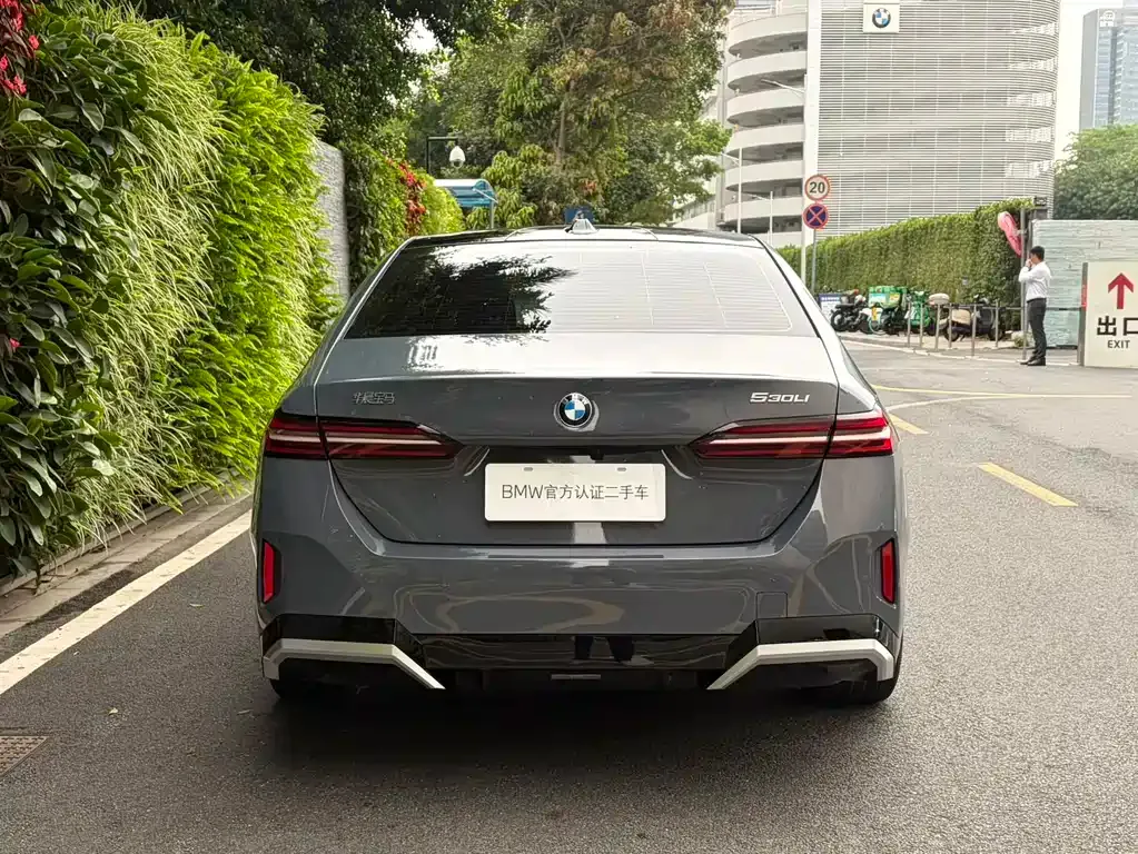 BMW 5 Series — фото 10