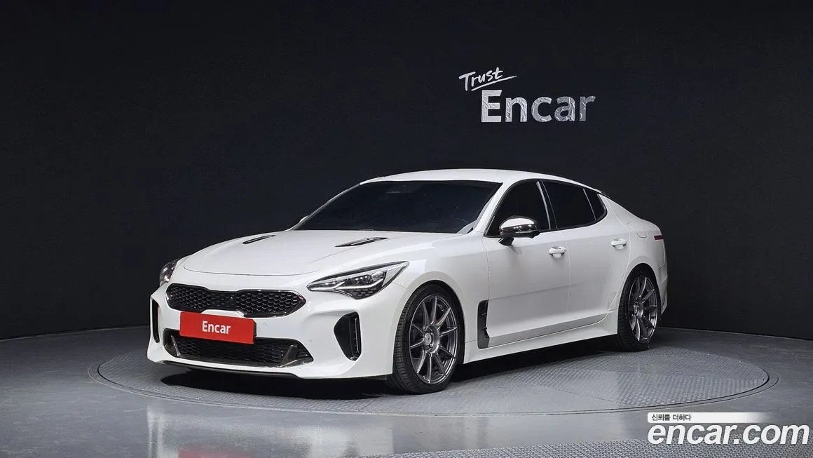 Kia Stinger — фото 1