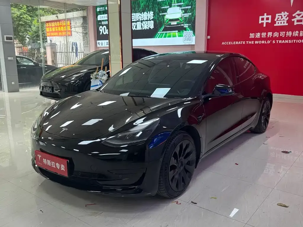 Tesla Model 3 — фото 1