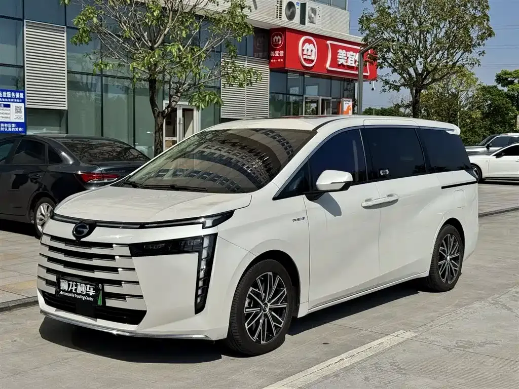 GAC Motor E8 Hybrid — фото 1