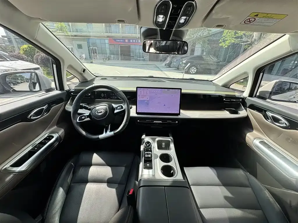 GAC Motor E8 Hybrid — фото 7