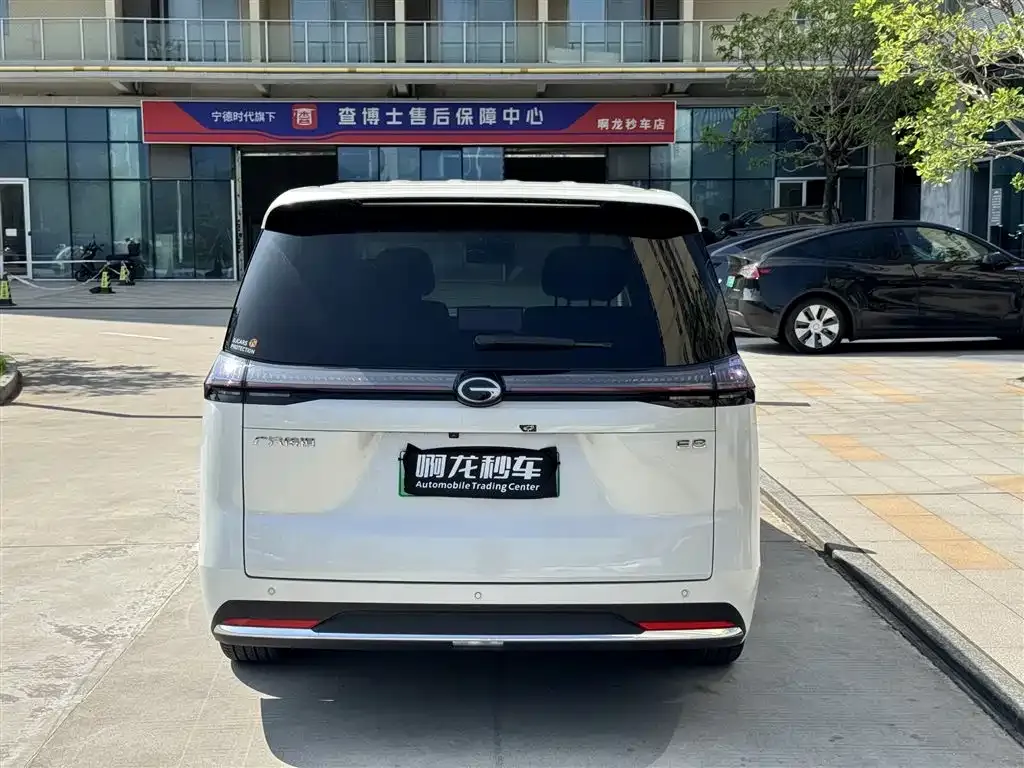 GAC Motor E8 Hybrid — фото 6