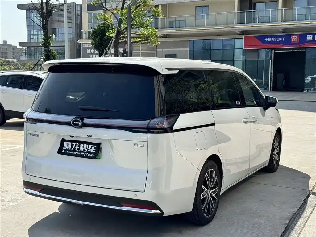 GAC Motor E8 Hybrid — фото 4