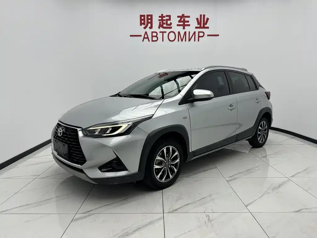 Toyota Yaris L — фото 1