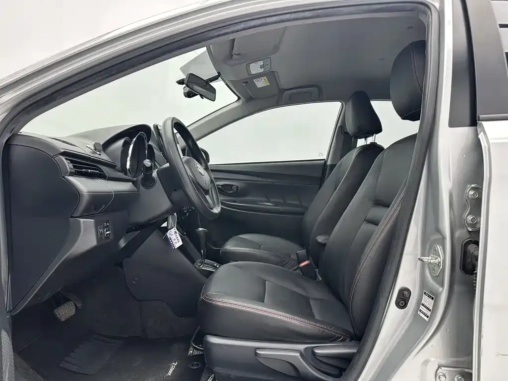 Toyota Yaris L — фото 8