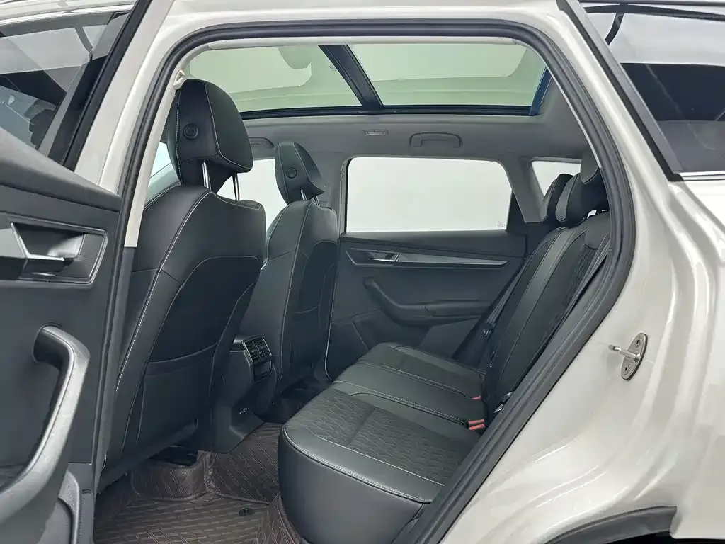 Skoda Karoq — фото 10