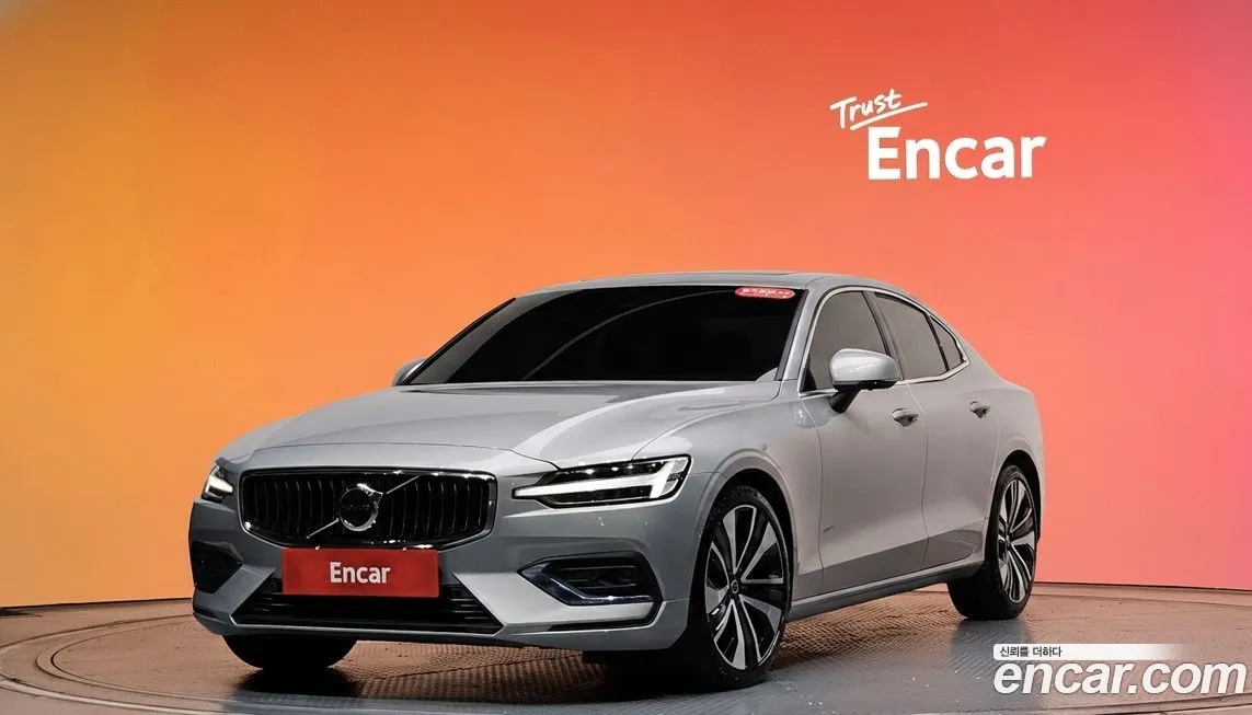 Volvo S60 — фото 1