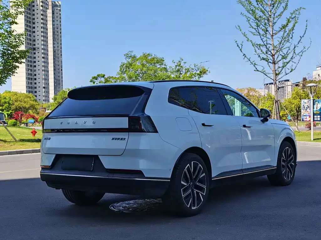 Volvo XC70 Plug-in Hybrid — фото 3