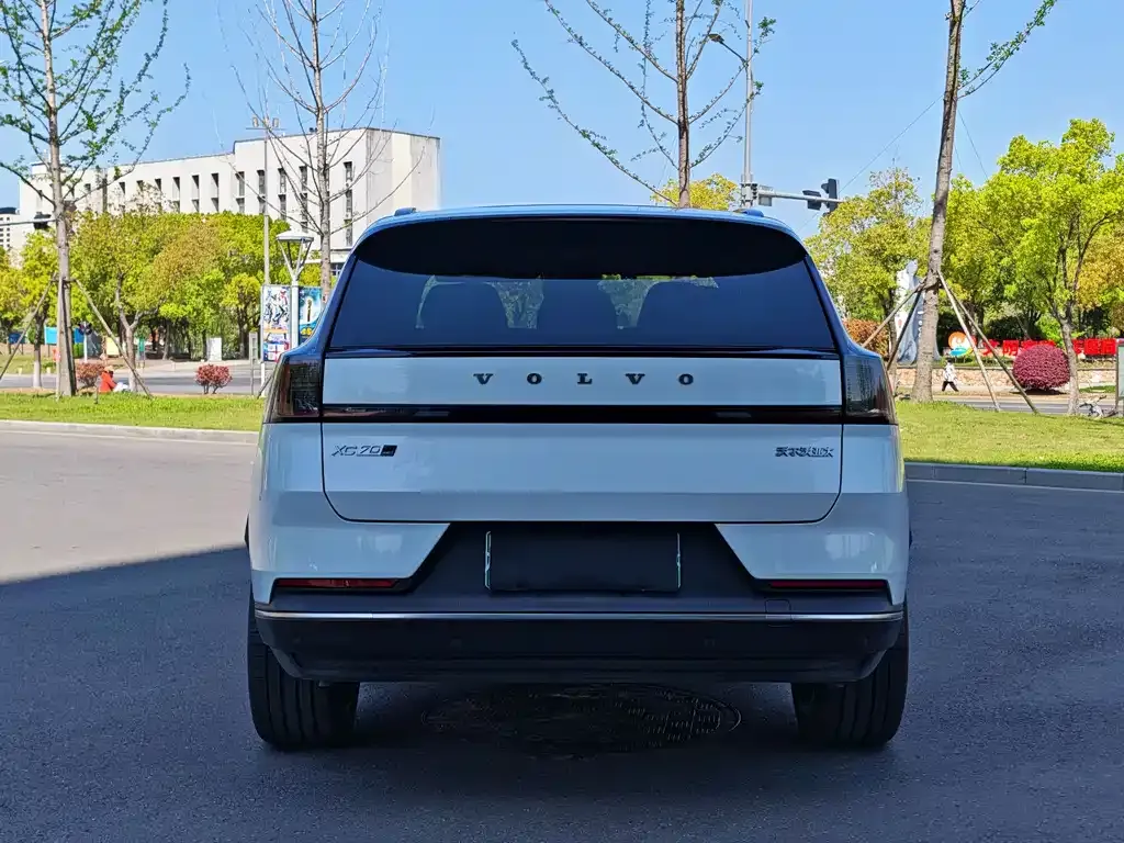 Volvo XC70 Plug-in Hybrid — фото 7