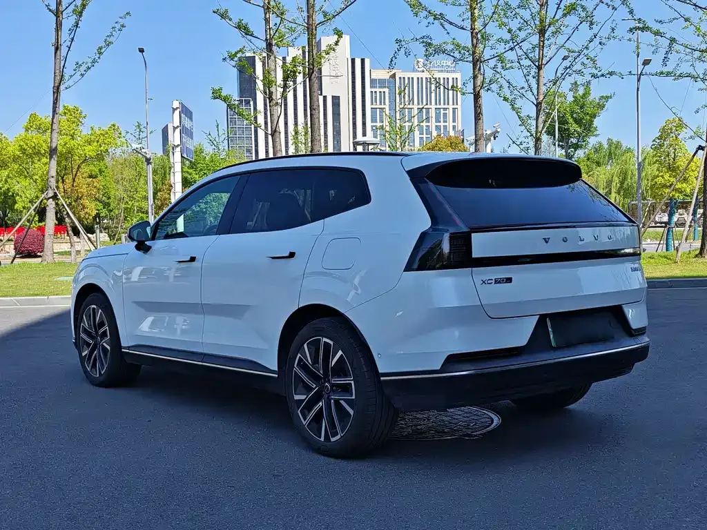 Volvo XC70 Plug-in Hybrid — фото 6