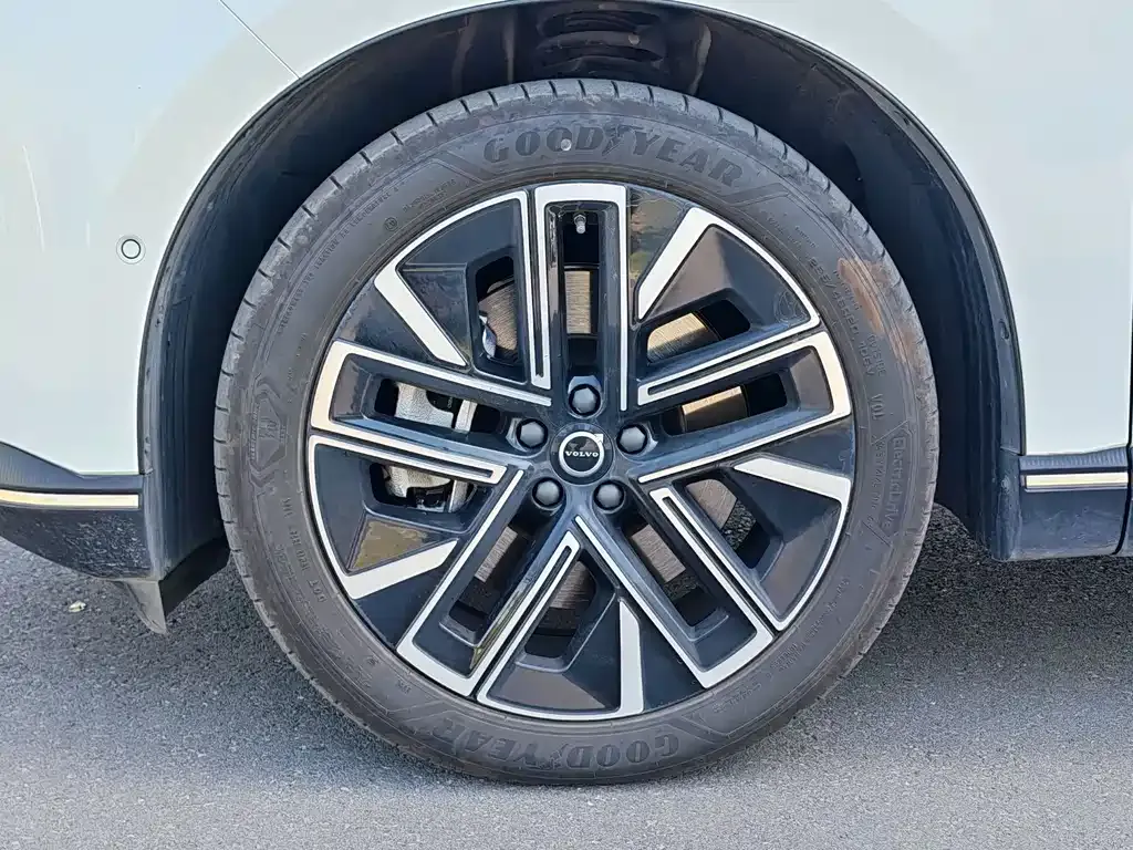Volvo XC70 Plug-in Hybrid — фото 8