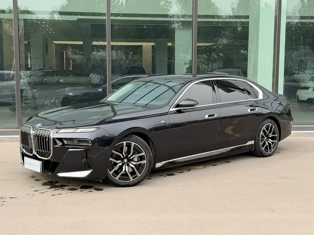 BMW i7 — фото 2