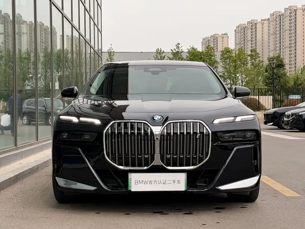BMW i7 — фото 8