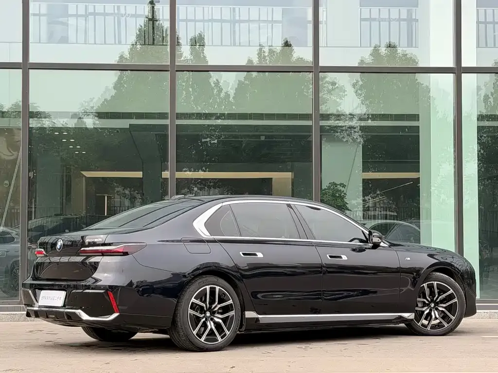 BMW i7 — фото 4