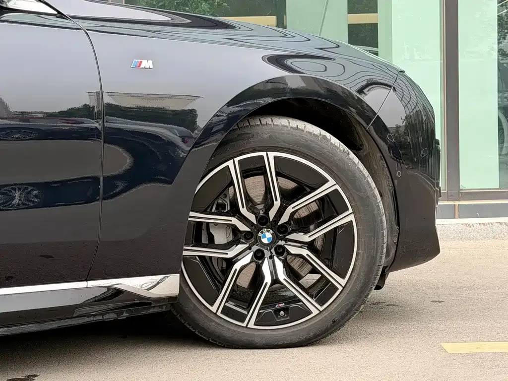 BMW i7 — фото 5