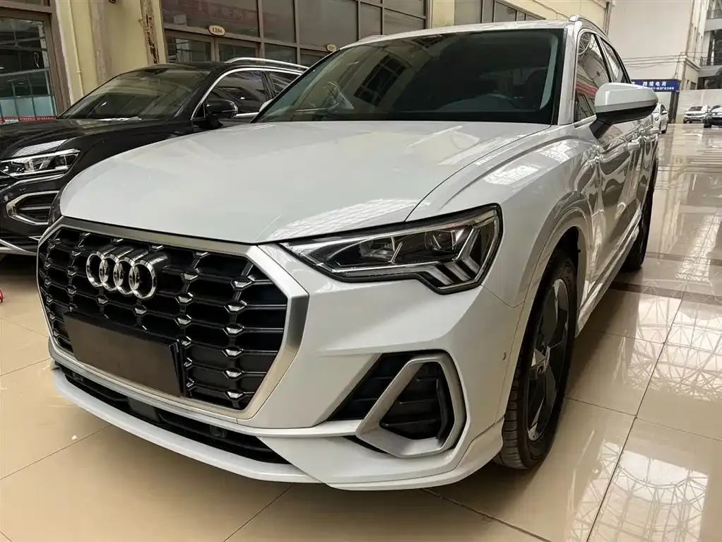 Audi Q3 — фото 1