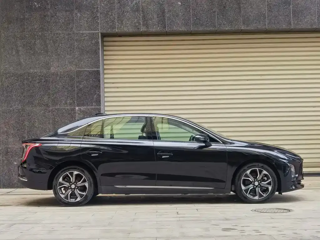 Hongqi E-QM5 — фото 2