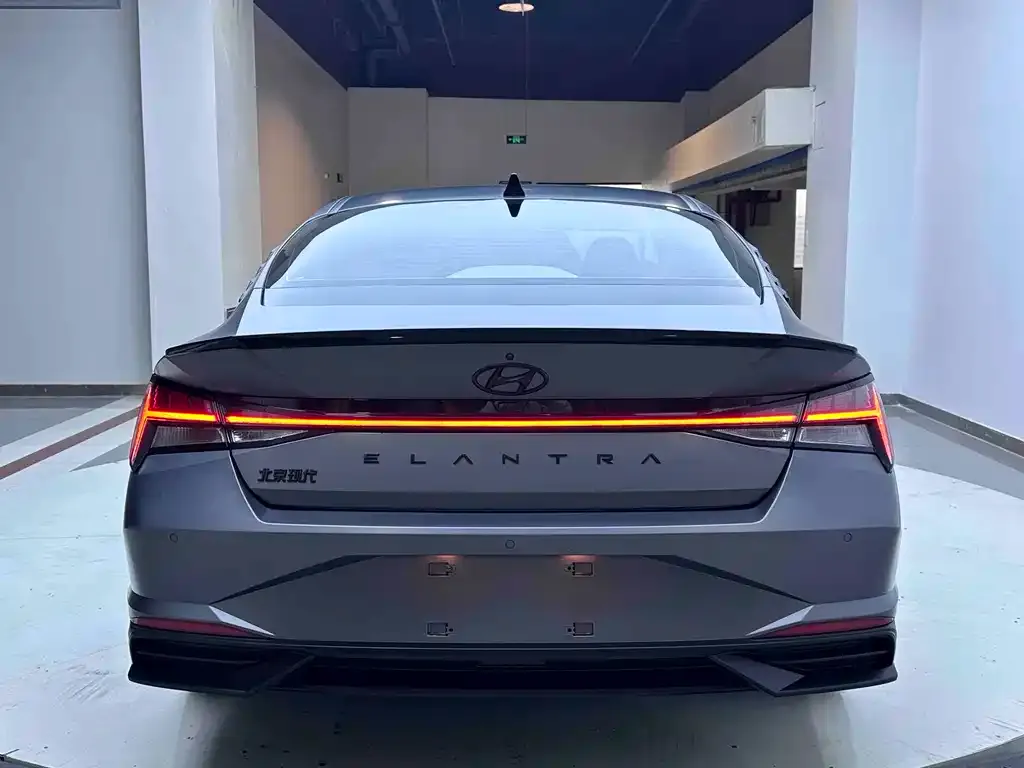 Hyundai Elantra — фото 2