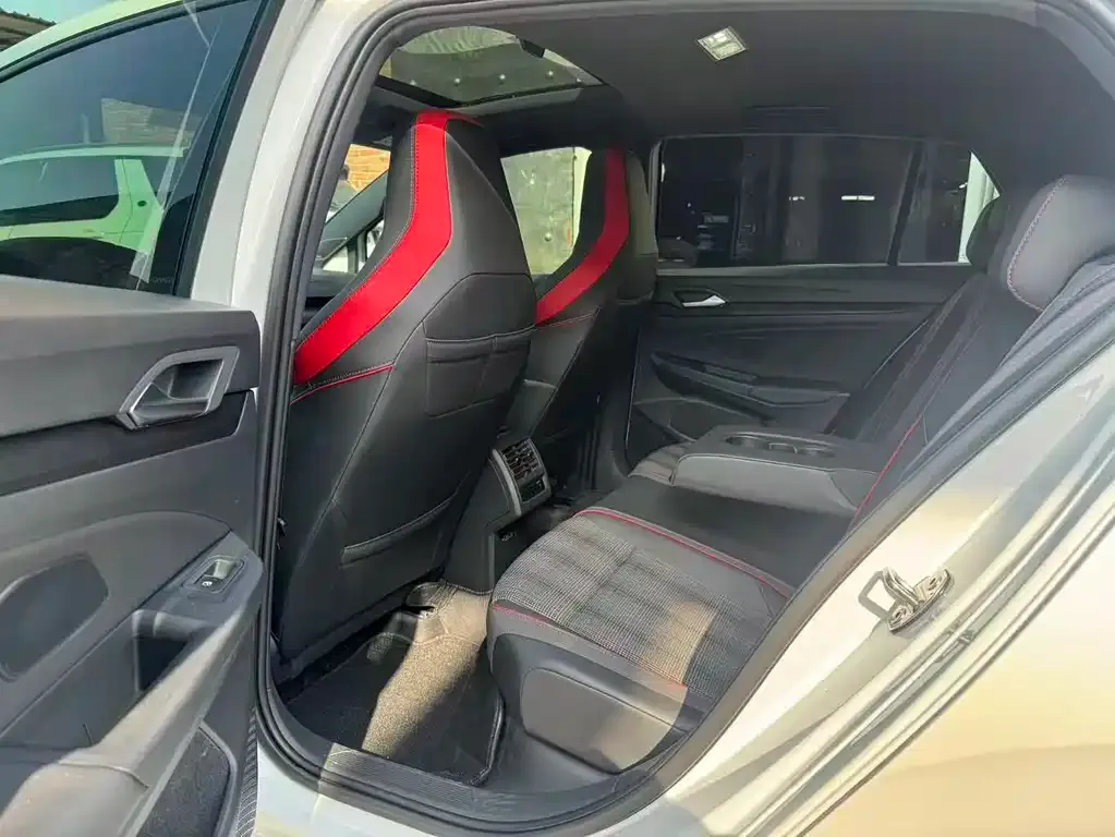 Volkswagen Golf GTI — фото 3