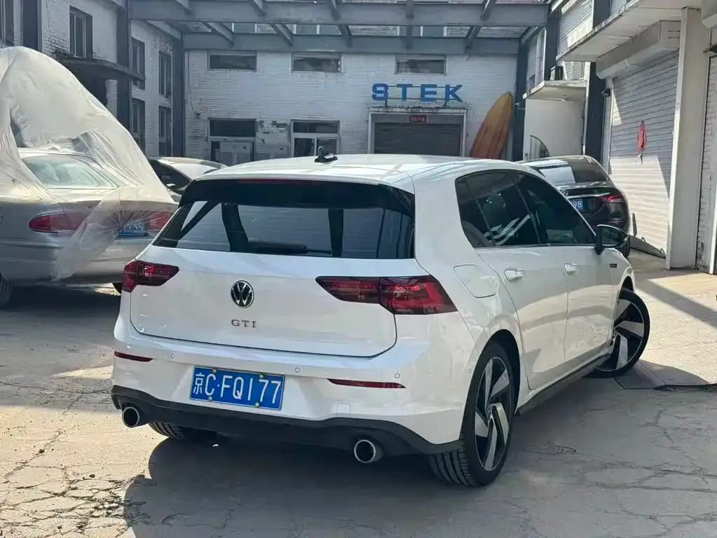 Volkswagen Golf GTI — фото 9