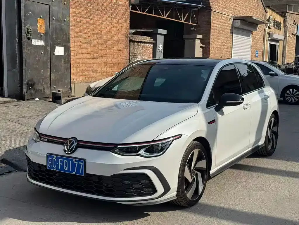 Volkswagen Golf GTI — фото 10