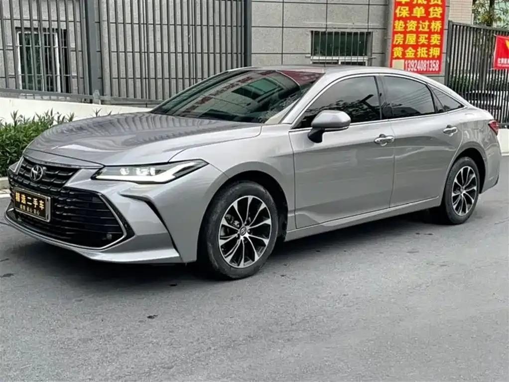 Toyota Avalon — фото 1