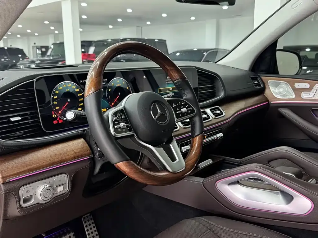 Mercedes-Benz GLS — фото 6