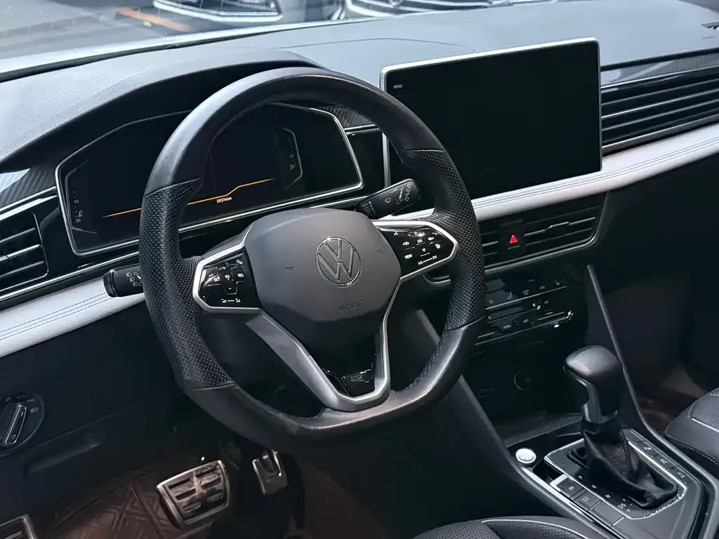 Volkswagen Tiguan L — фото 3