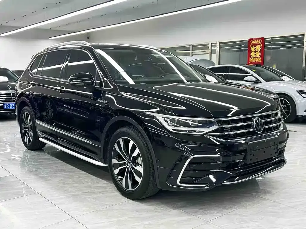 Volkswagen Tiguan L — фото 2