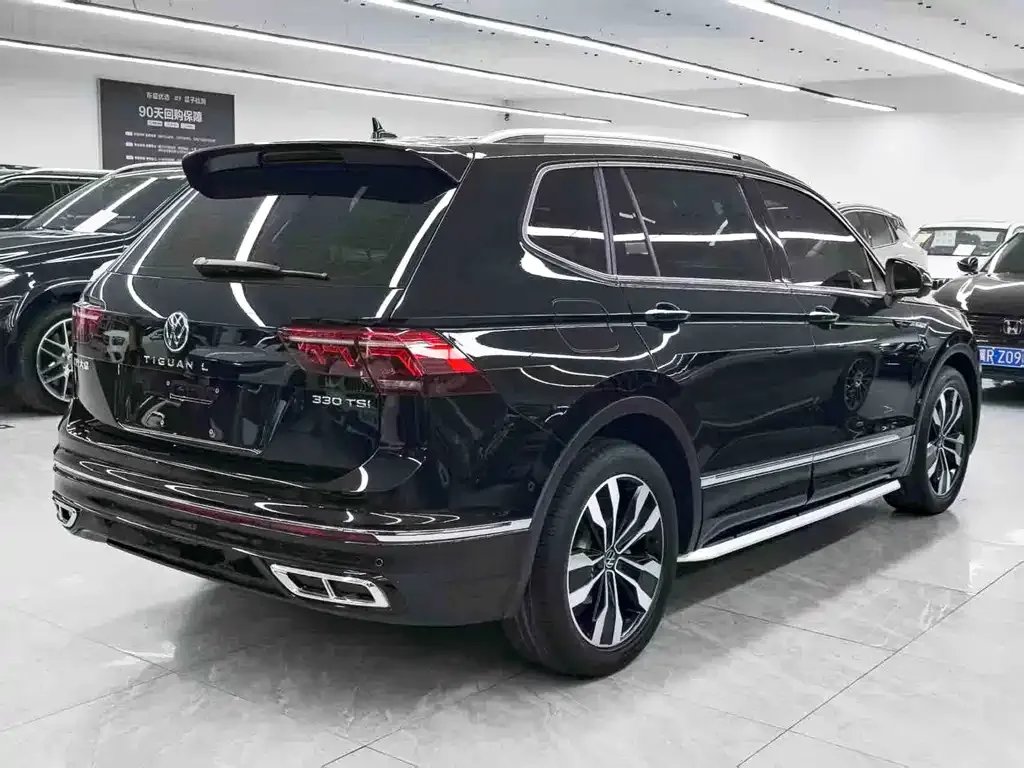 Volkswagen Tiguan L — фото 10