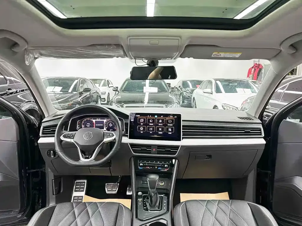 Volkswagen Tiguan L — фото 7