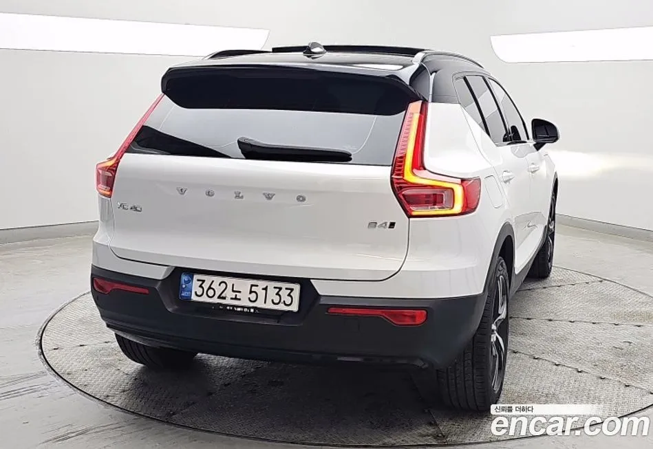 Volvo XC40 — фото 2