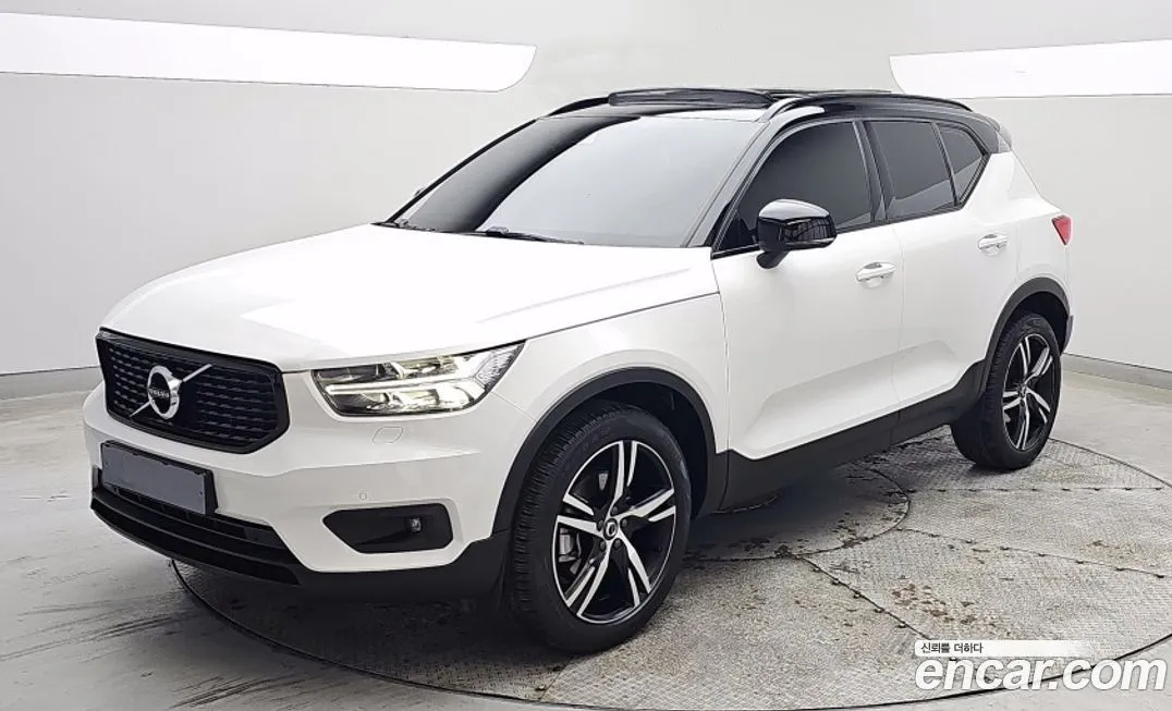 Volvo XC40 — фото 3