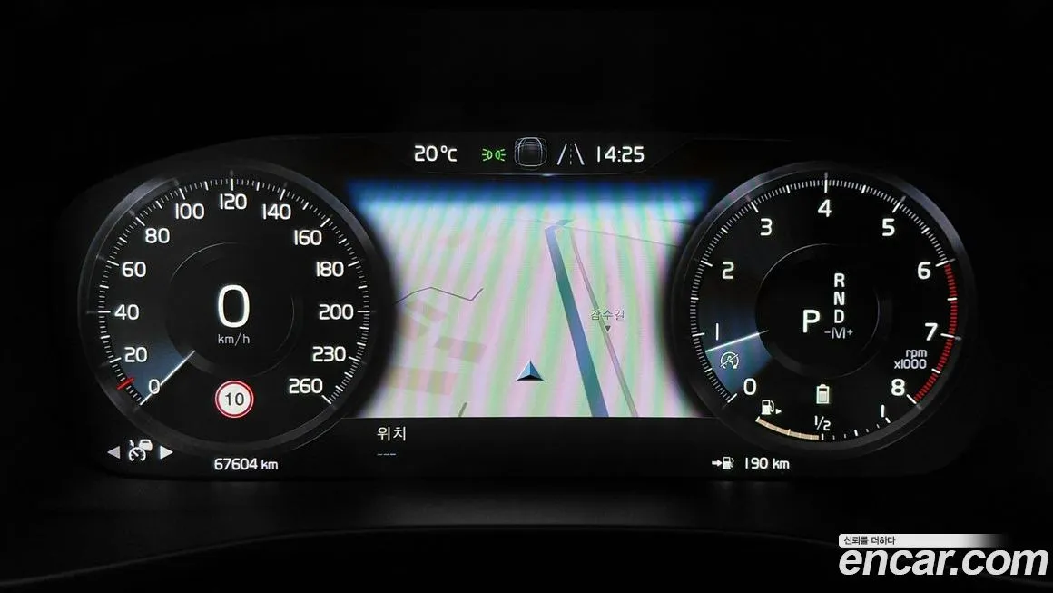Volvo XC40 — фото 4