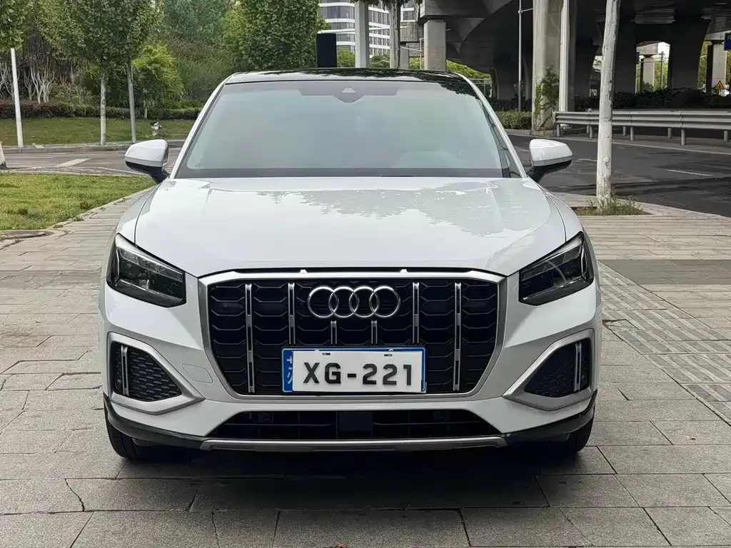 Audi Q2L — фото 6
